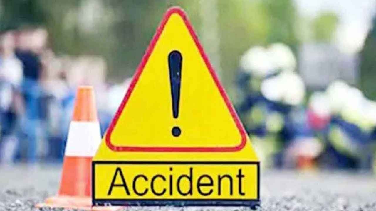 Two techies killed after car rams into a electricity pole in Medchal