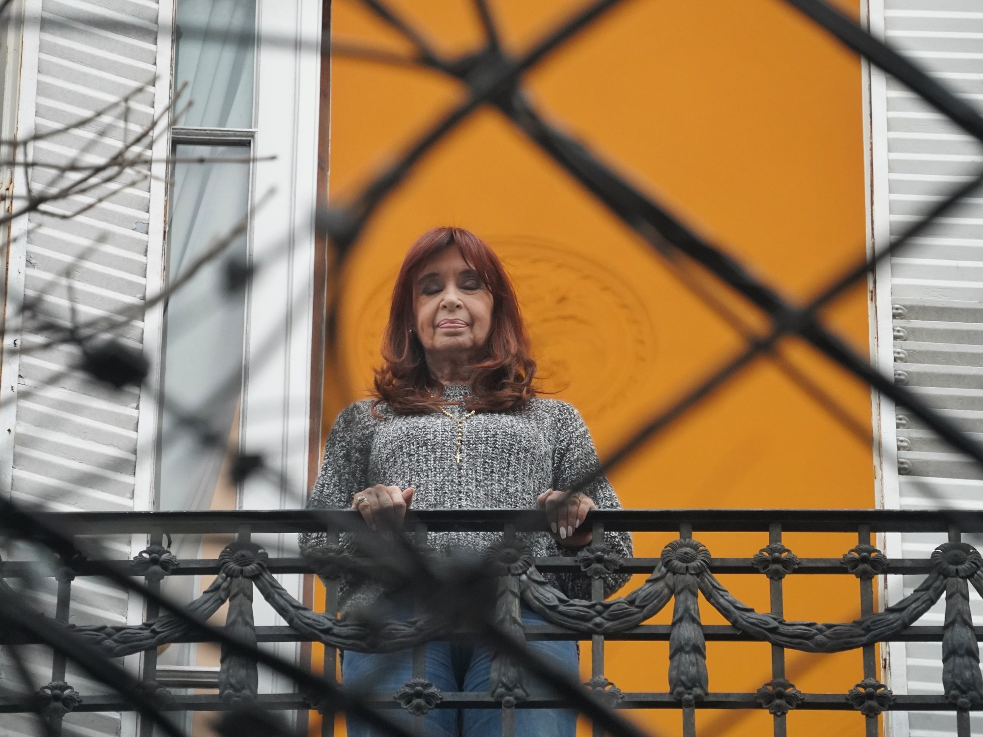 el Gobierno quiere que la ex presidenta sea notificada en su casa para que no haya marcha