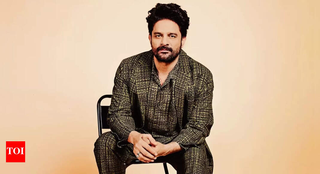 Jaideep Ahlawat reveals he used to have 40 rotis and 1.5litres of milk everyday and never gained weight: 'Because you are eating and burning it all' | Hindi Movie News
