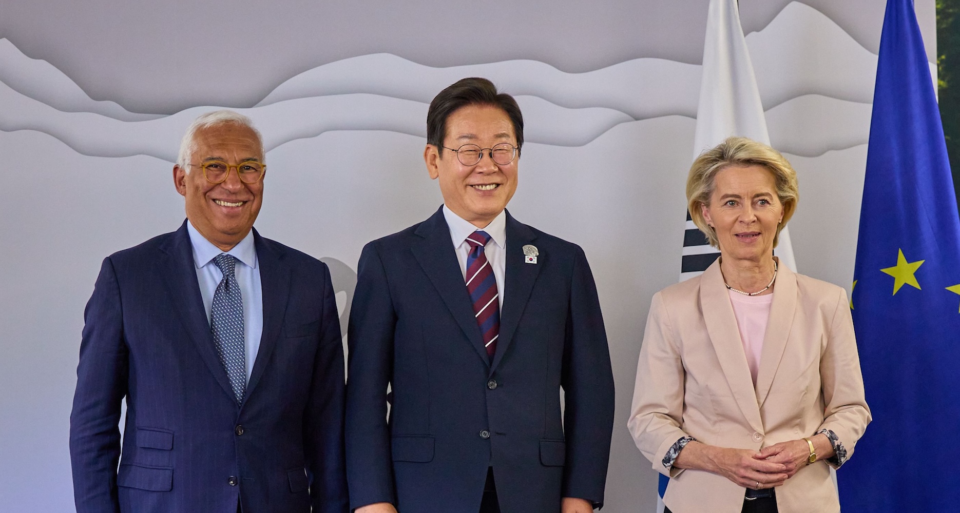 Lee sends special envoys to Europe amid uncertainty over US delegation