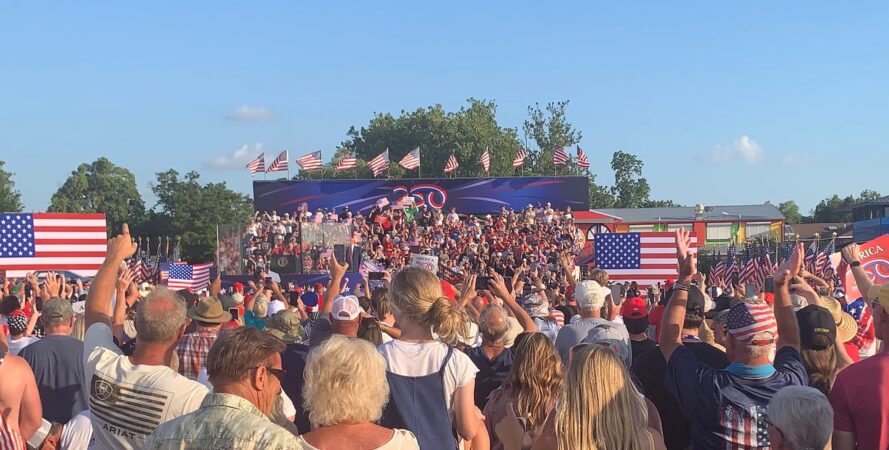 President Trump praises pilots from Missouri's Whiteman Air Force Base during stop in Iowa