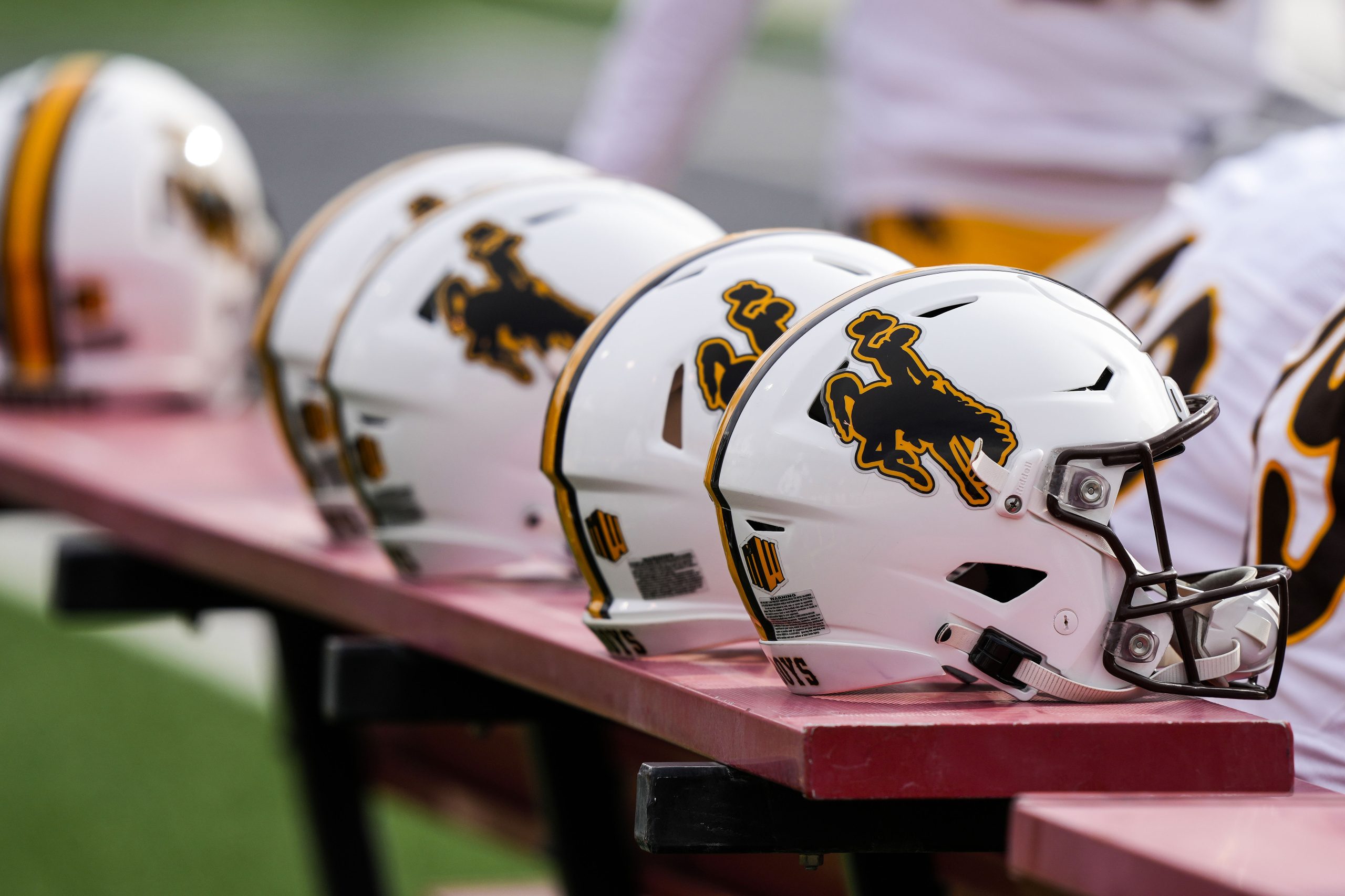 UW offensive linemen Barnett, Walsh named Preseason All-MW