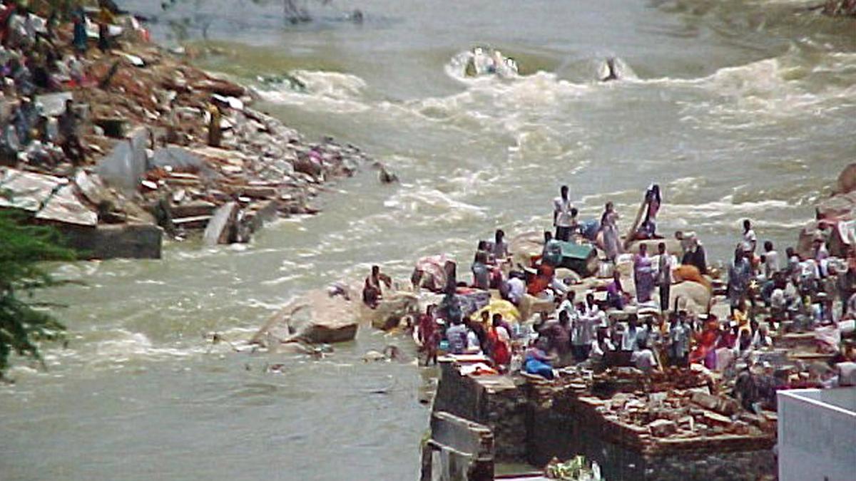 2000 Hyderabad floods in pictures
