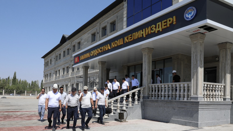 Cabinet Chairman inspects construction of school for 750 students in Suzak district