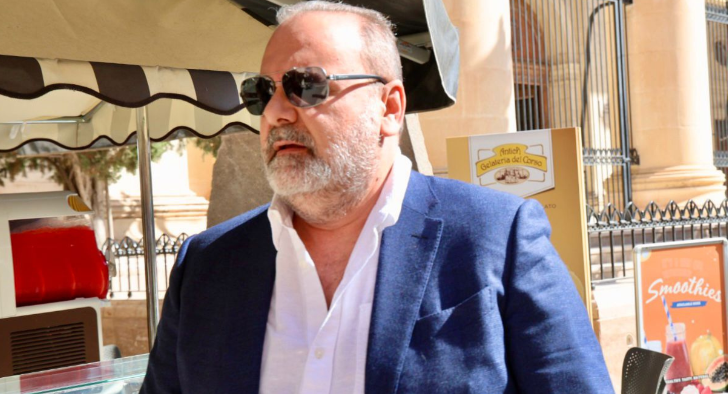 Chris Cardona: the person of trust nobody trusts