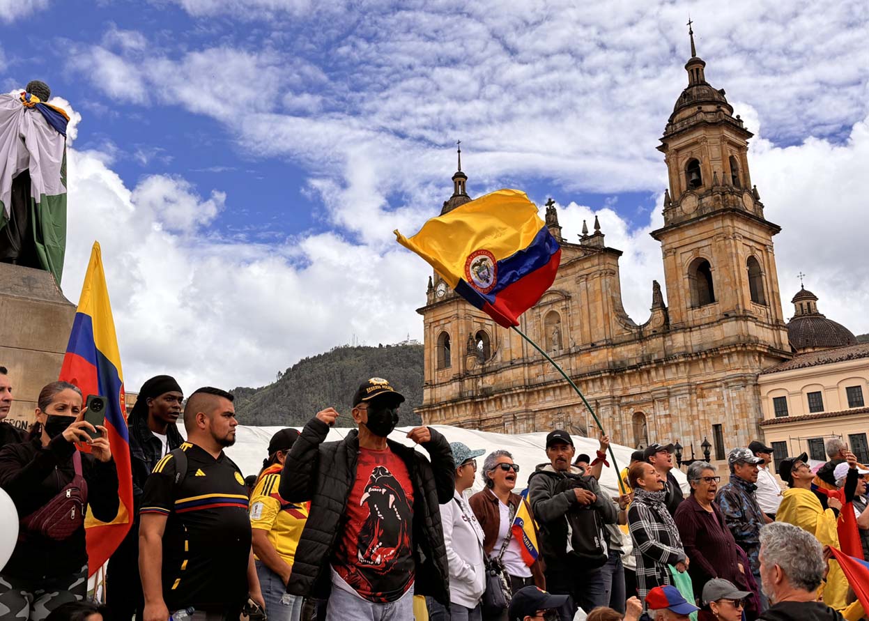 Colombians to mobilize August 7 in defense of Uribe with 12-year Sentence