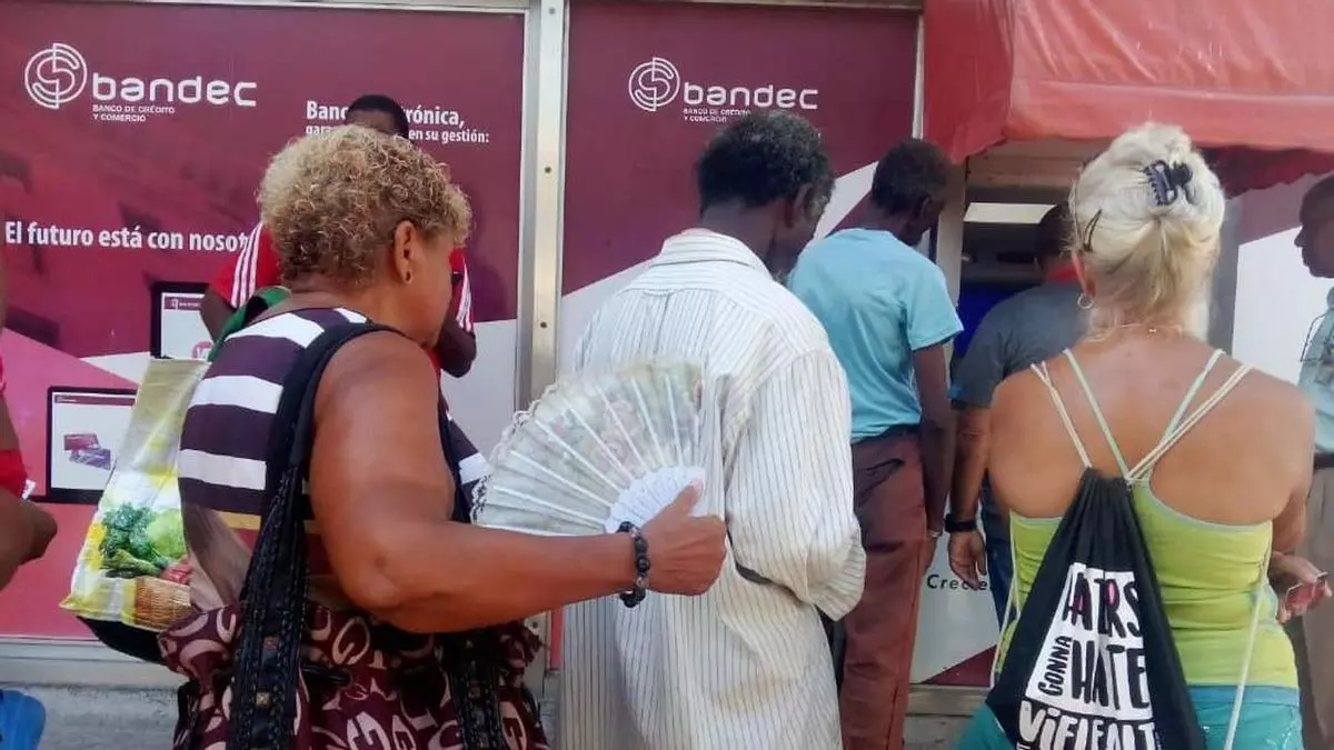 Cuba's Pension Increase Lost in Inflation and Devaluation