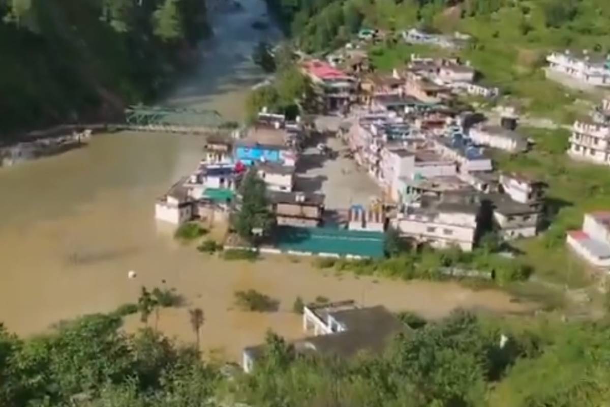 Debris blocks Yamuna flow, Syanachatti evacuated as water level rises