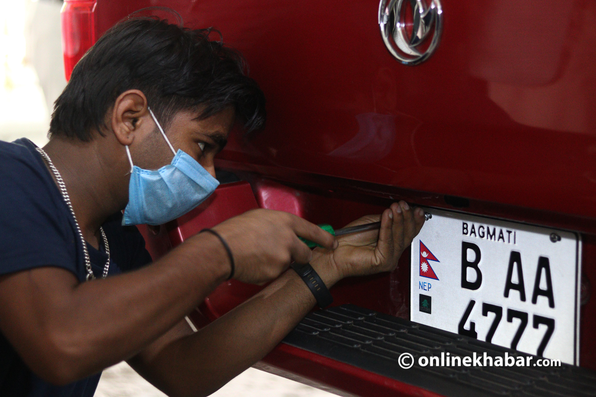 Embossed number plate installation expanded to 16 transport offices nationwide