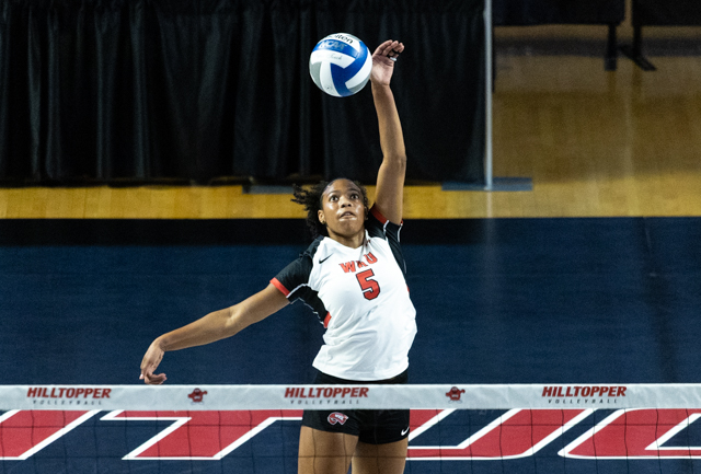 Hilltoppers fall to Drake in five sets