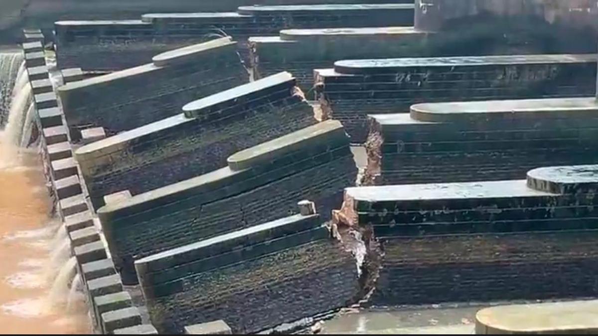 Incessant rains cause structural damage to Tilpara barrage in West Bengal’s Birbhum district