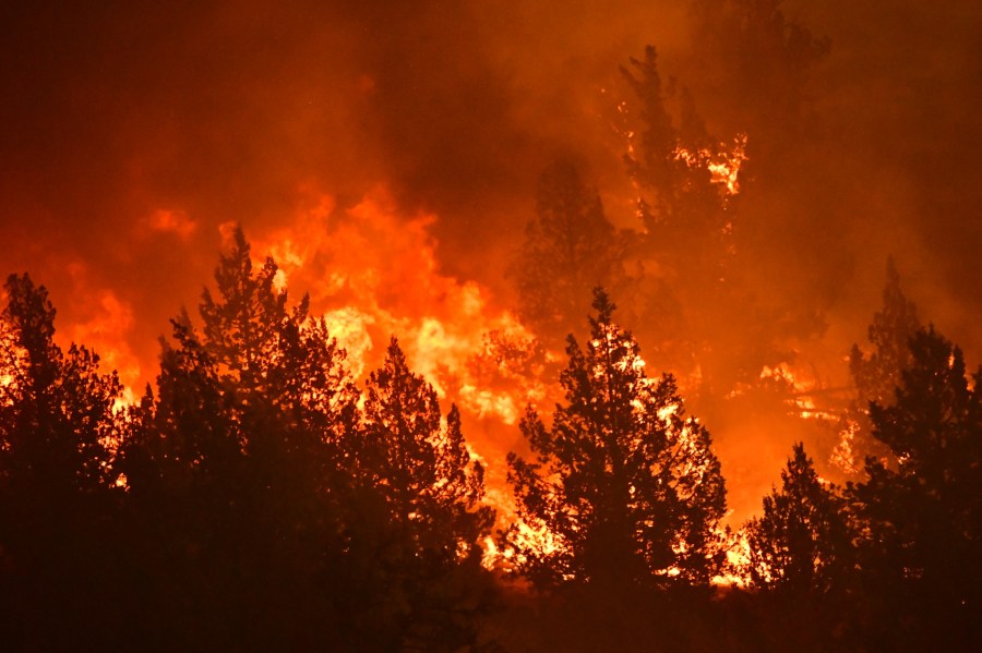 PHOTOS: Central Oregon's Flat Fire continues growing, nears 22K acres