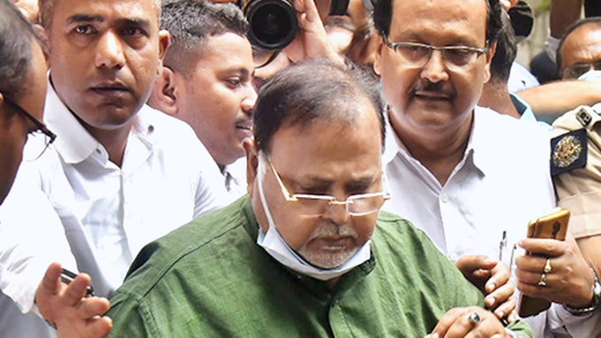 SC gives bail to former West Bengal Minister in cash-for-jobs scam