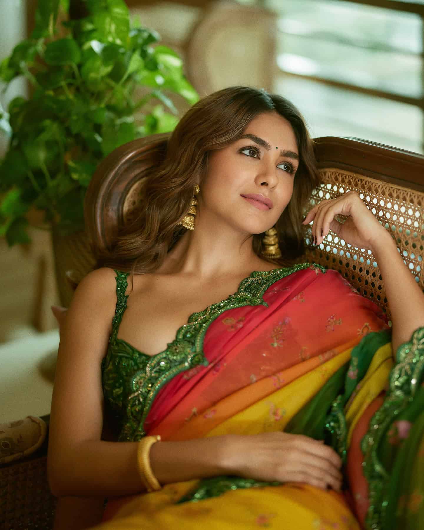 Stunning Diva Shines Gracefully In Silk Drape