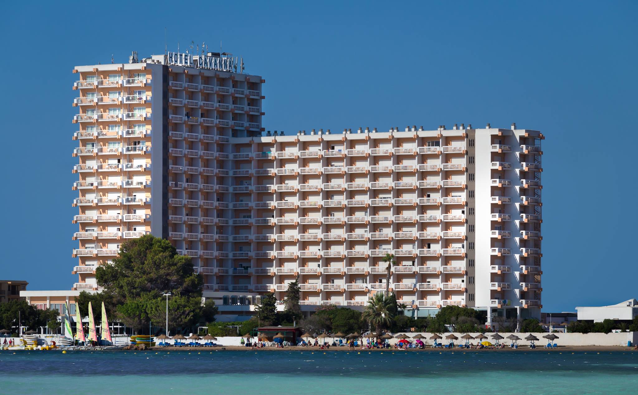 Tourist hotel salmonella outbreak at Spain's La Manga reaches 190 confirmed cases