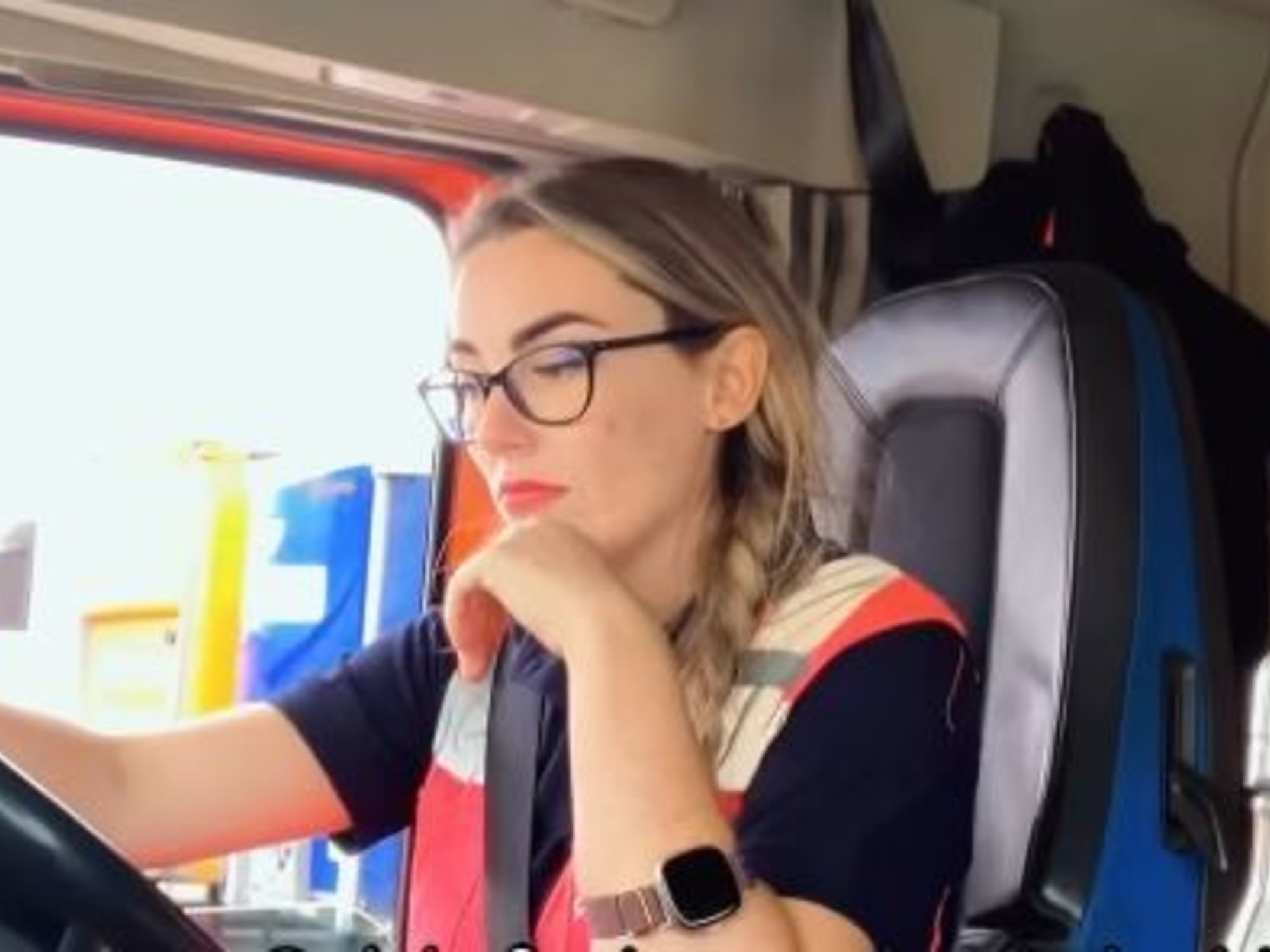 fue modelo y actriz porno, ahora maneja camiones