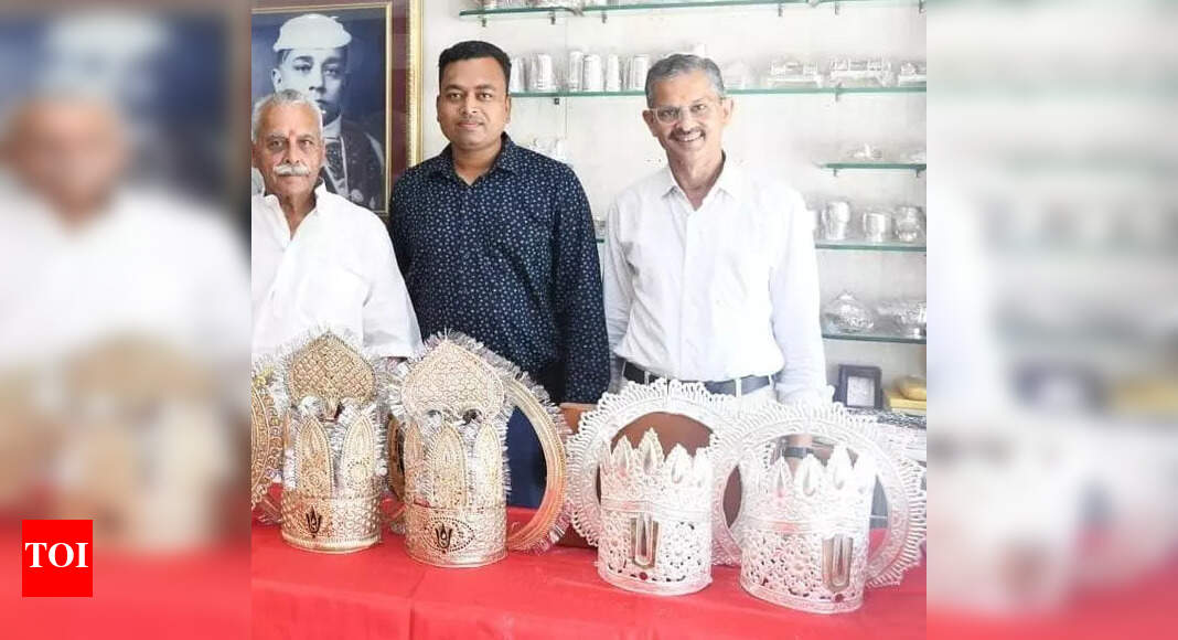 150-year-old Lahori crown back on stage, to adorn Lord Ram, Laxman of Pajawa Ramlila this Dussehra | Prayagraj News