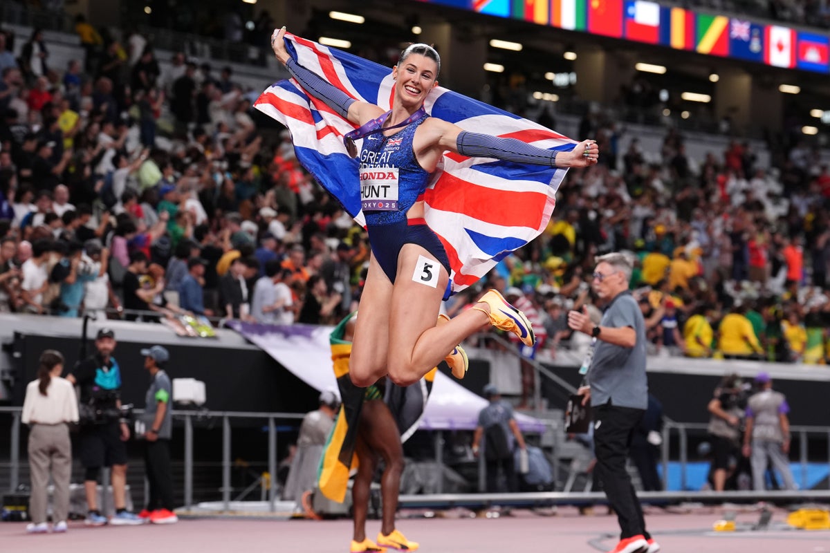 Amy Hunt wins 200m silver at World Championships in Tokyo