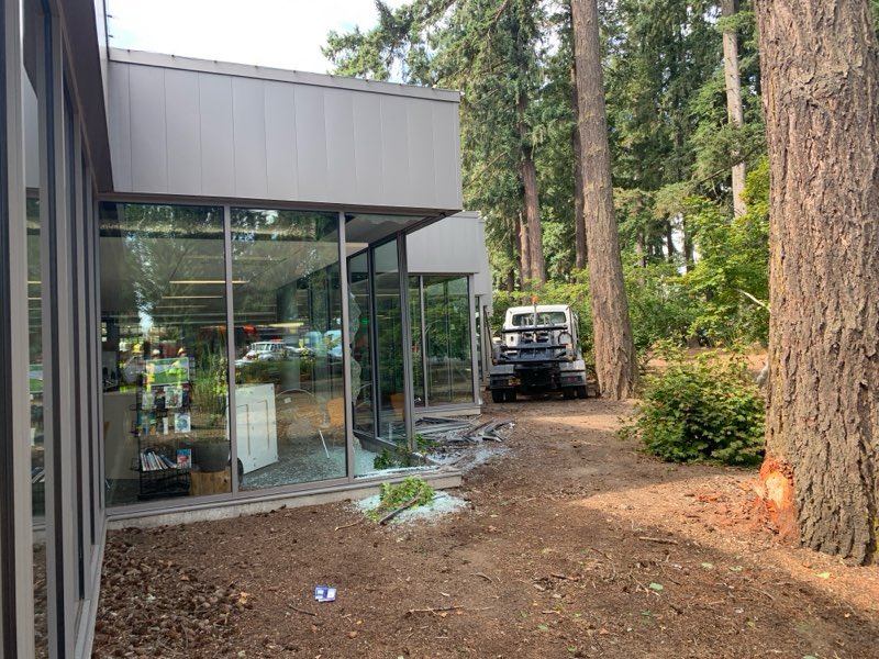 Crash into Shute Park Library caused by last-minute lane change, Hillsboro police say