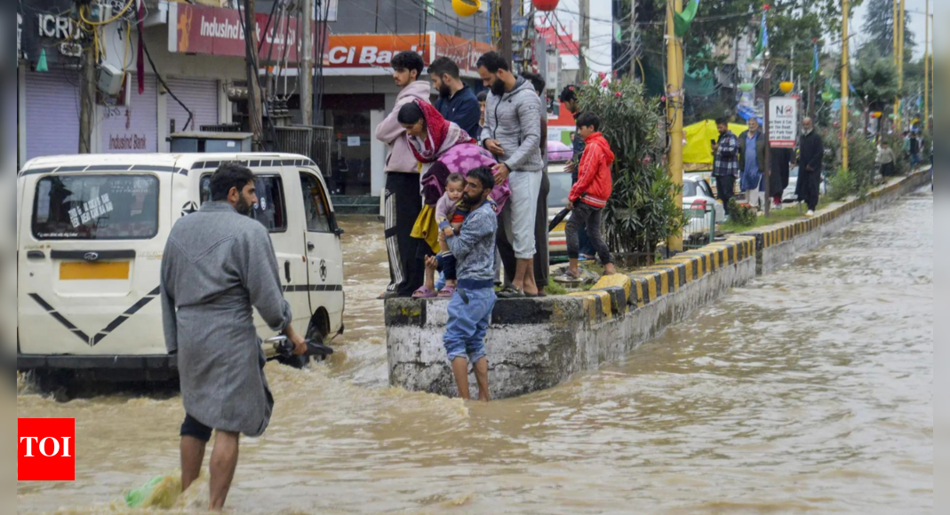 Delhi rains: SpiceJet issues advisory; urges passengers to check flight status | India News