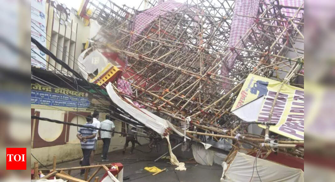 Dust storm, heavy rain disrupt Durga Puja festivities across Prayagraj | Prayagraj News