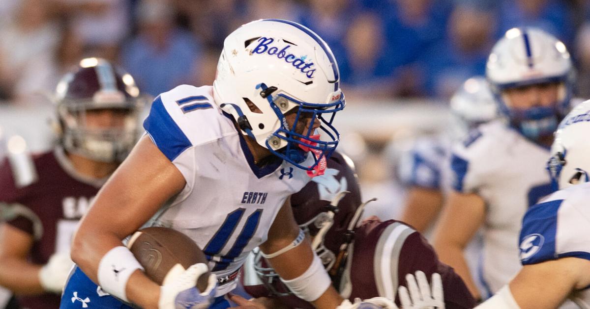 Erath, VC give soldout crowd its money's worth in rival game | High Schools