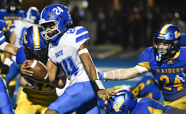 Franklin-Simpson races past Warren East 42-36