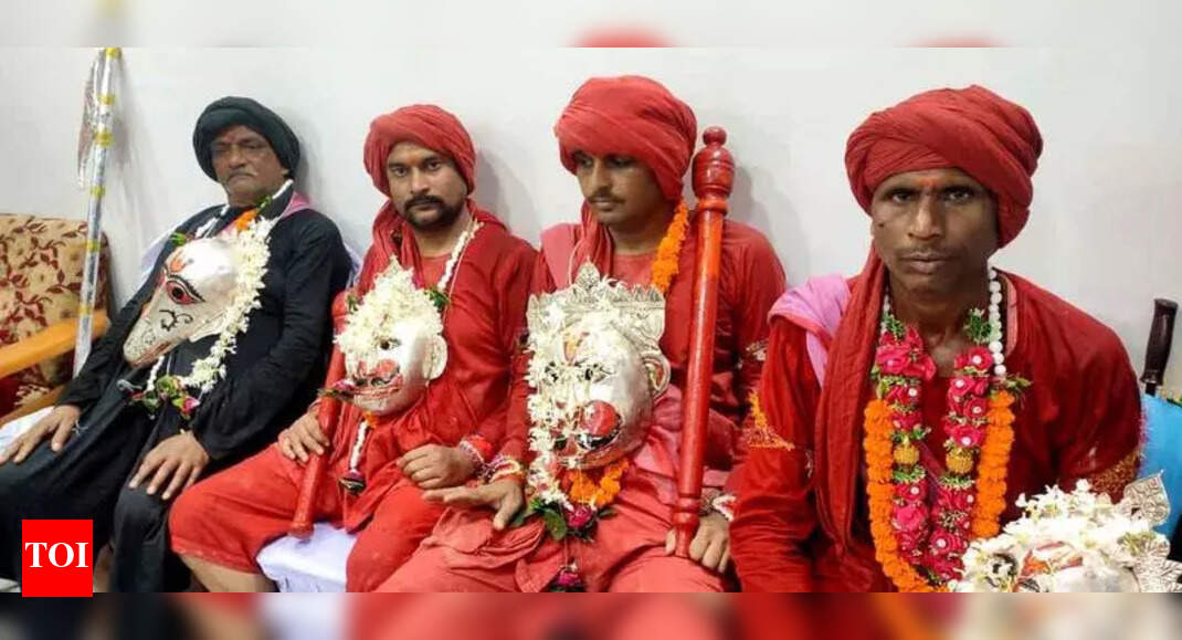 From cubicles to centerstage: MNC workers, retd govt staff take on iconic Ramlila roles | Prayagraj News
