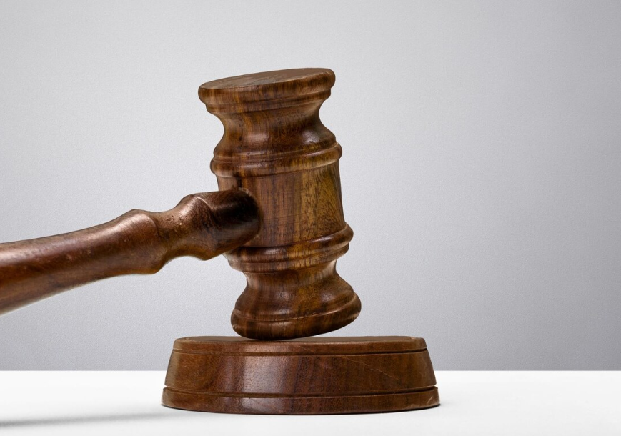 Huge salary hike for judges and prosecutors delays adoption of new laws