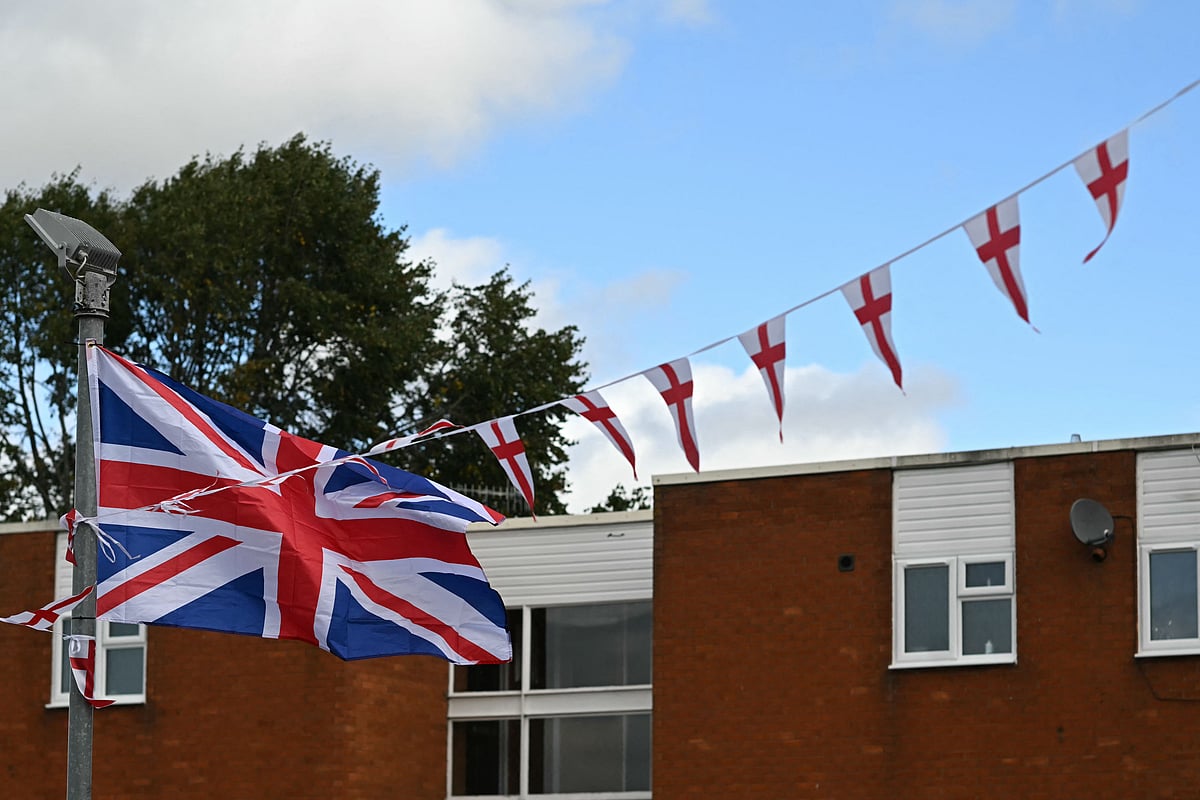 Immigration opposition fuels English national flag frenzy