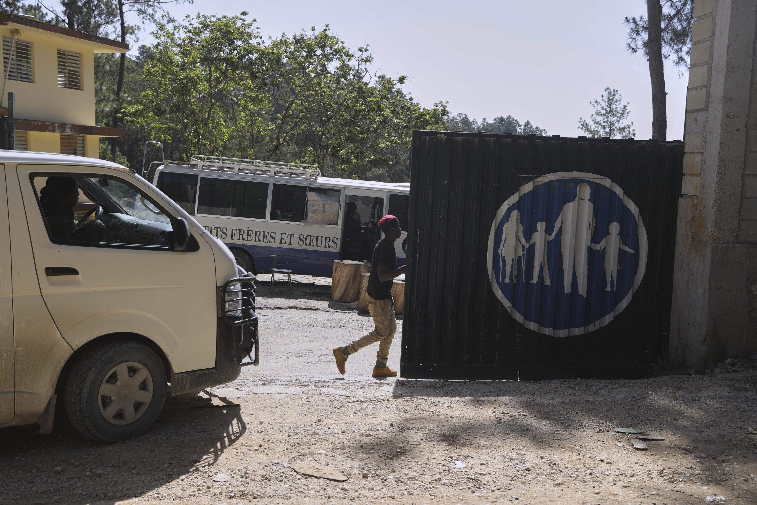 Irish missionary among 8 people freed after Haiti orphanage kidnapping