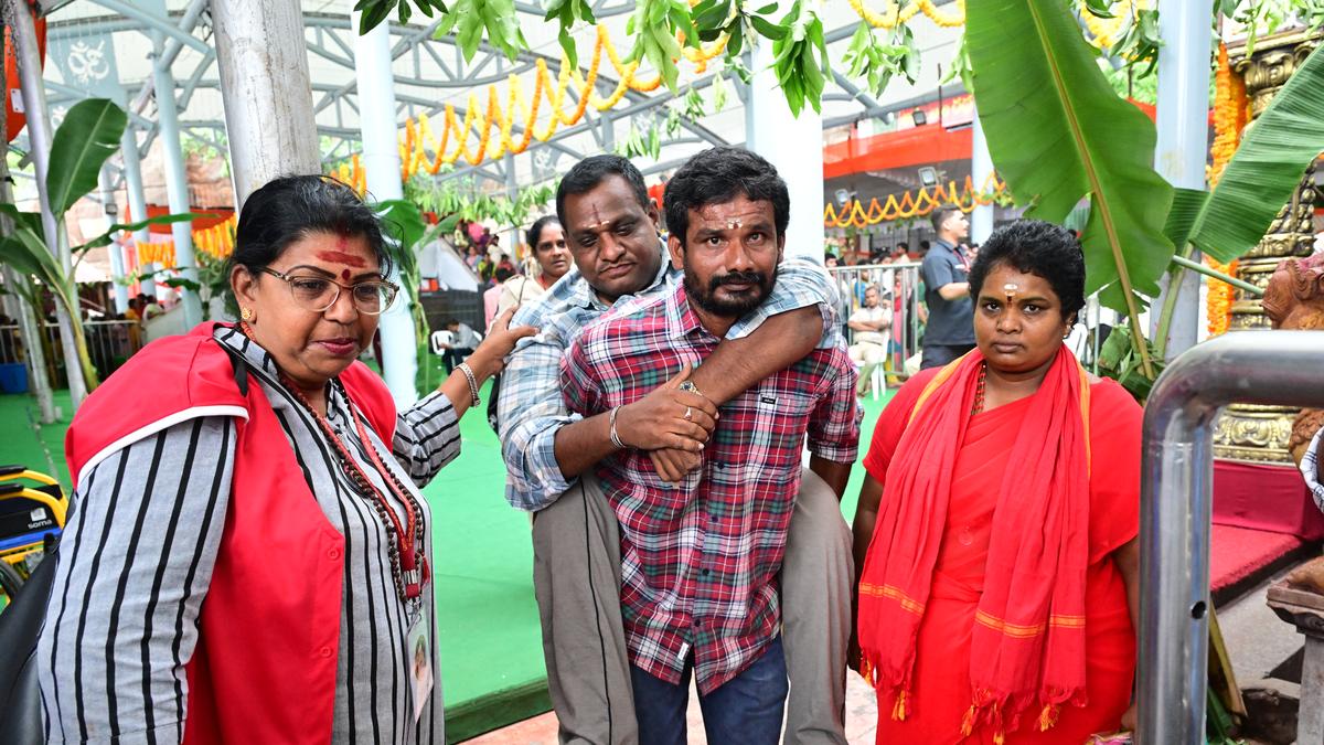 Kanaka Durga temple sees 1.1 lakh footfalls on sixth day of Dasara