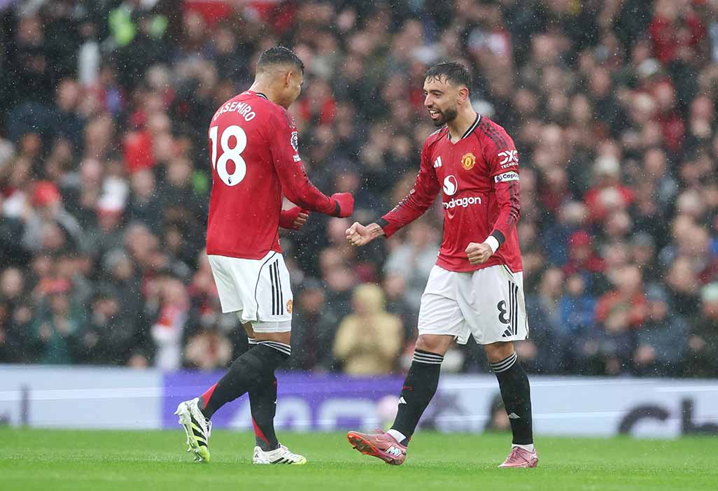 cover Man United breathe life into stuttering season with Chelsea victory