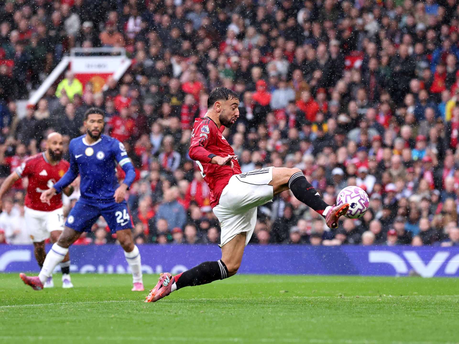 Manchester United beat Chelsea 2-1 in thrilling Premier League battle | Football News