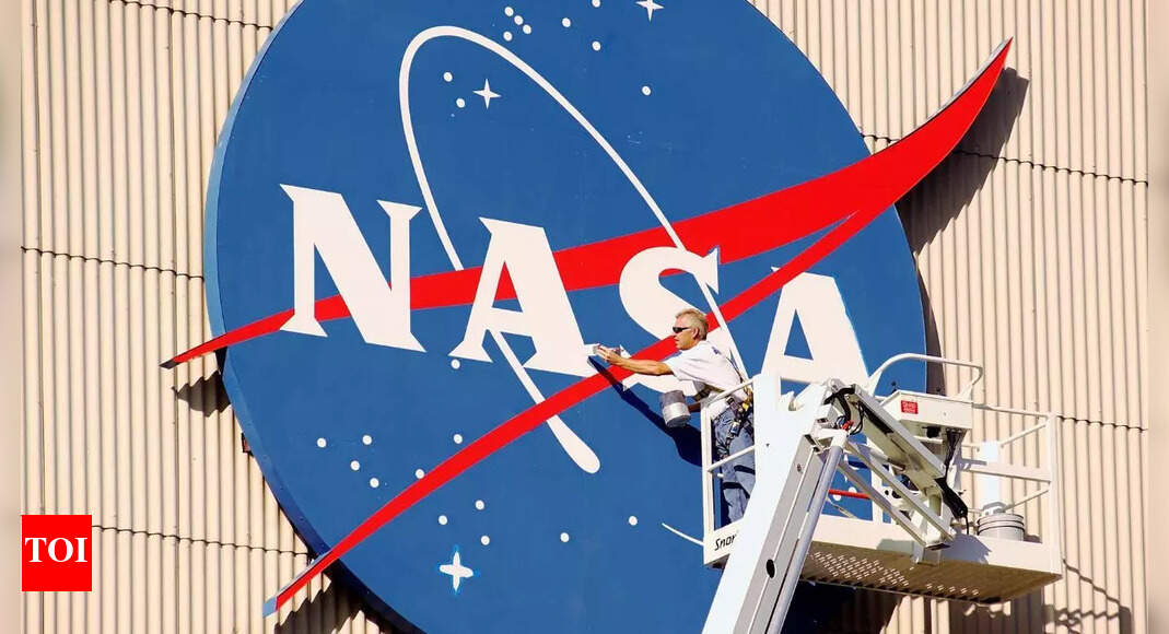 NASA bans Chinese nationals from all space programs amid rising US-China Moon race tensions |