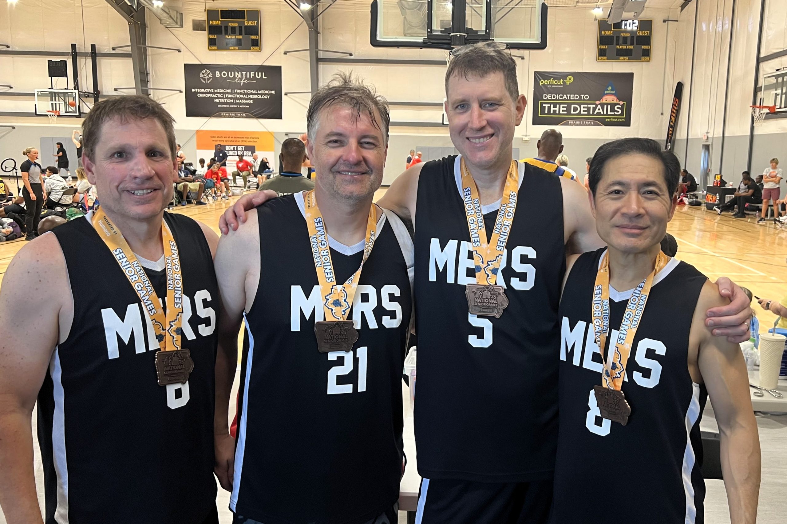 Over-50s basketball players compete in national games