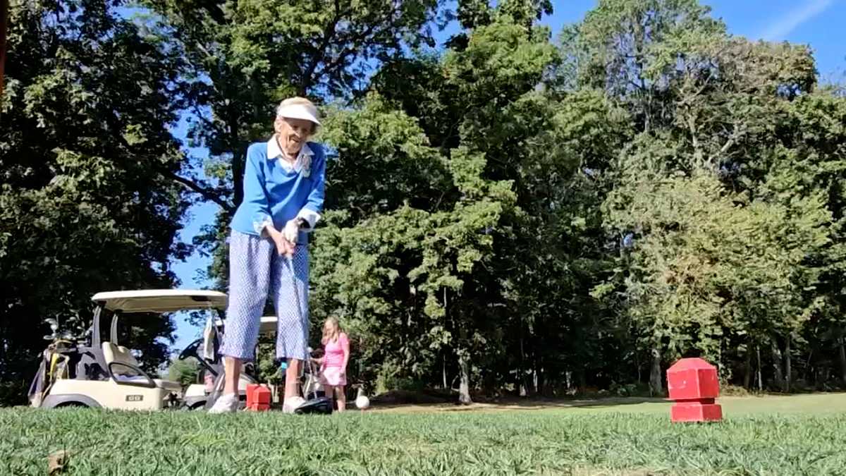 Pearl Atwood celebrates 100th birthday on the golf course