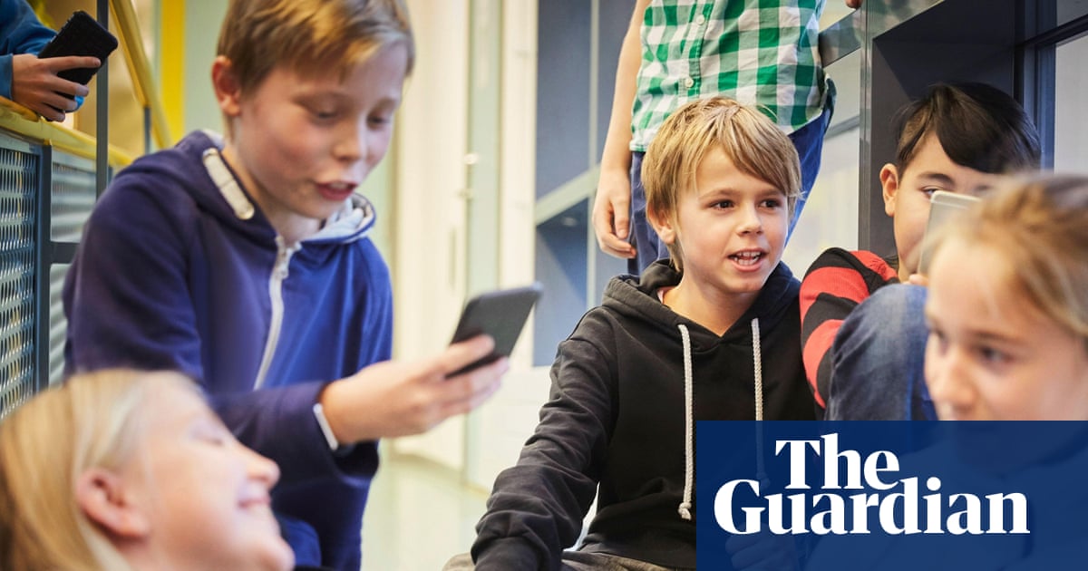 Sweden to implement nationwide mobile phone ban in schools | Sweden