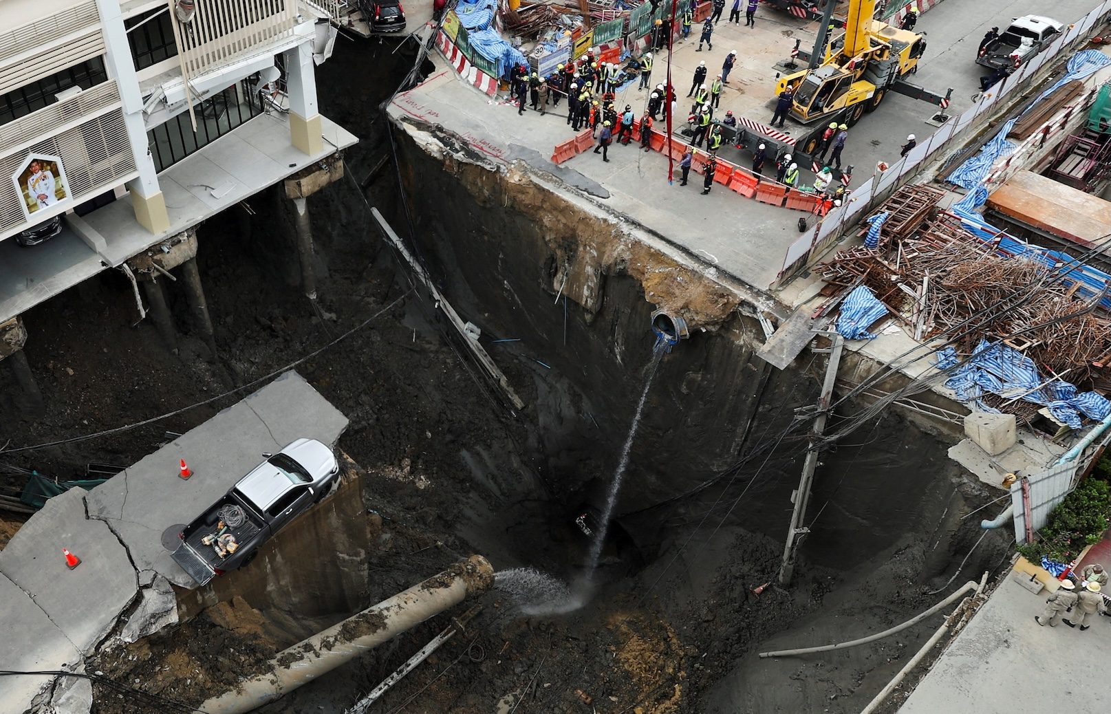 Thailand works to tackle massive sinkhole in capital