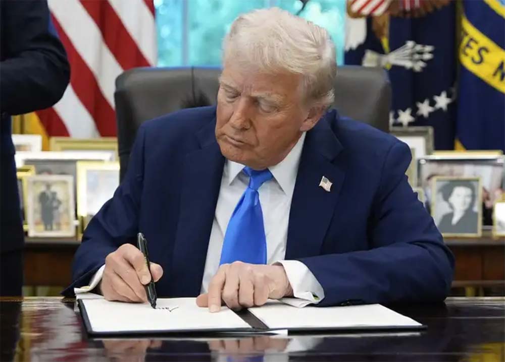 Trump announces $100,000 fee for H-1B visa applications