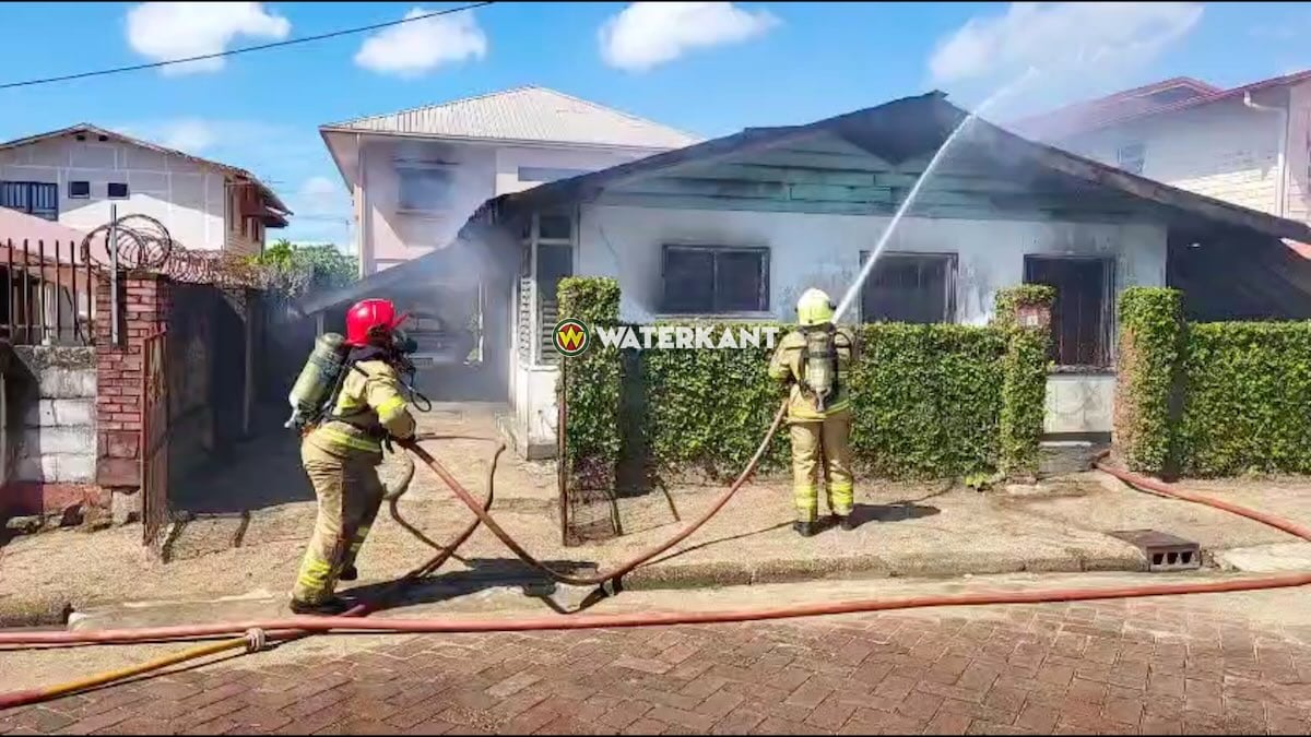 VIDEO: Laagbouwwoning Zuurzakstraat in brand gevlogen