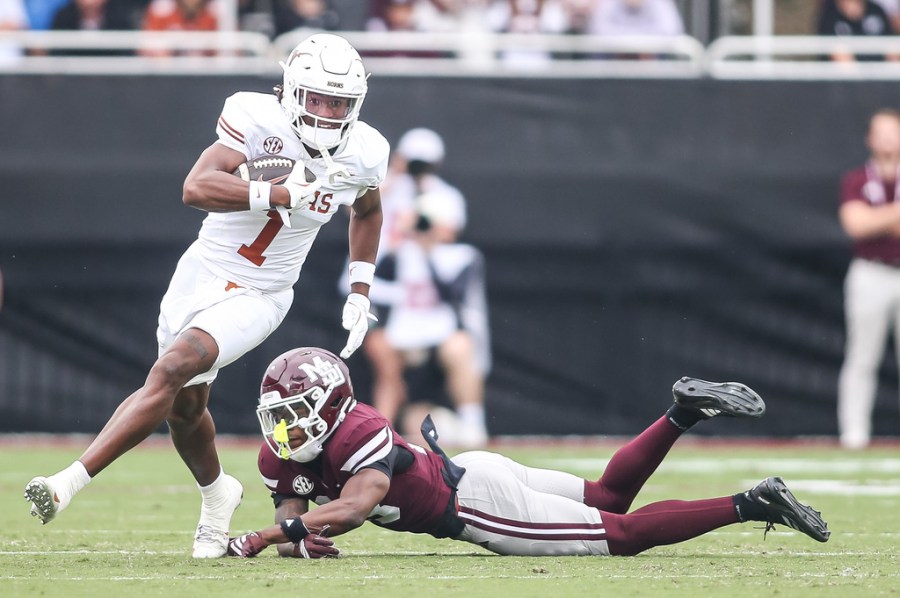 AP poll: Longhorns rise after comeback win vs. Mississippi State