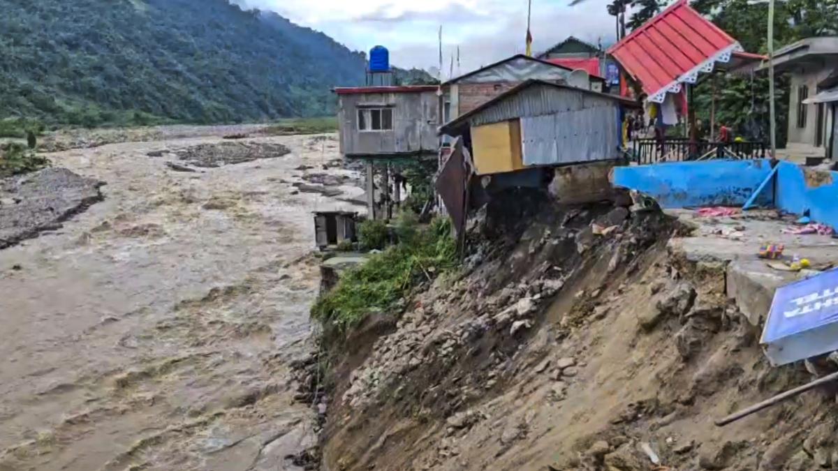 Bengal Governor cuts short personal visit to southern states, rushes to landslide-hit Darjeeling