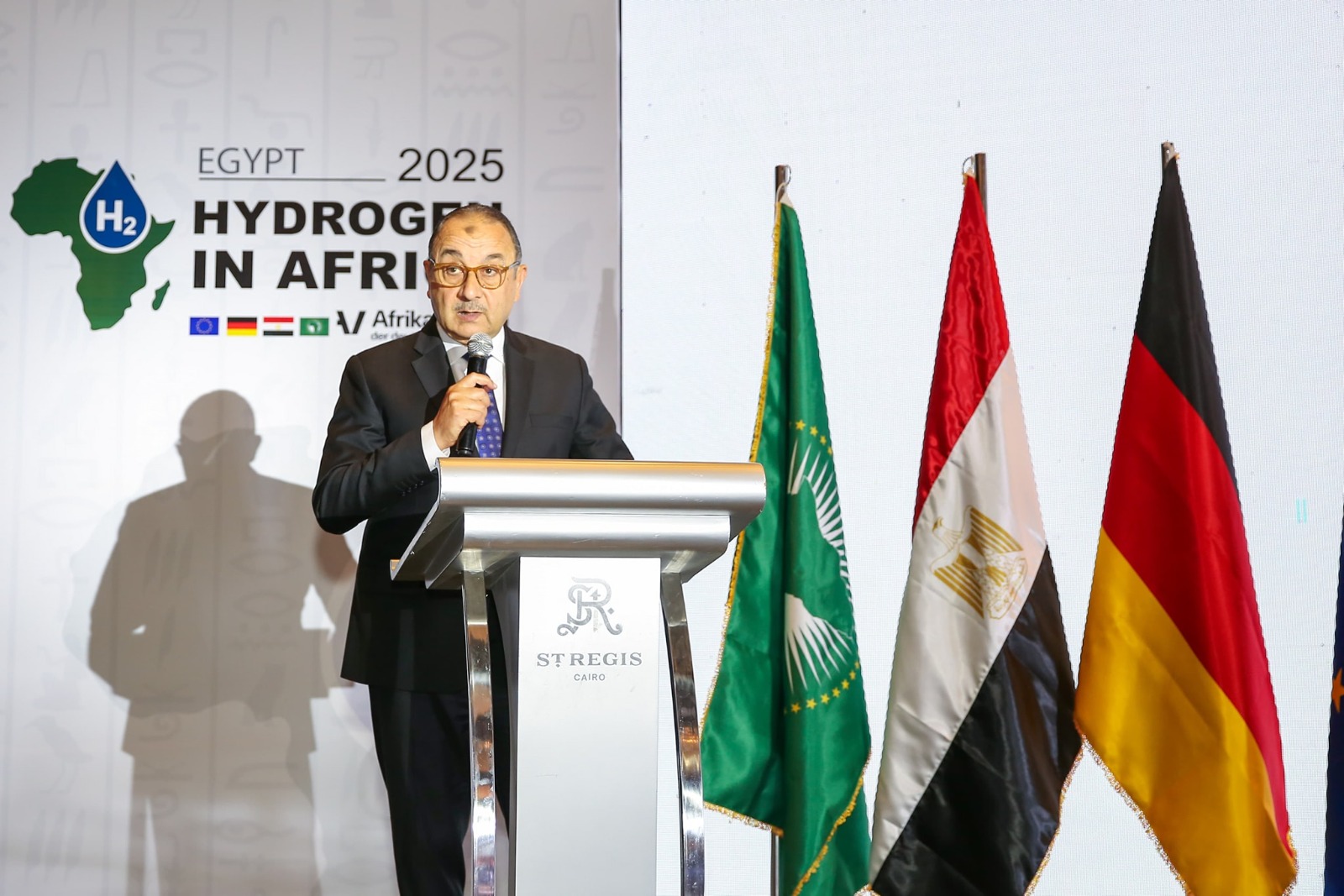 Chemical Industries Holding launches green hydrogen projects in partnership with global investors: El-Shimy