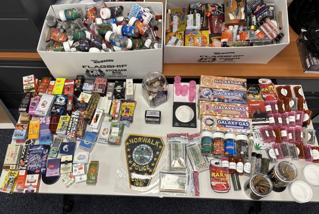 Clerk accused of illegally selling marijuana at CT vape shop