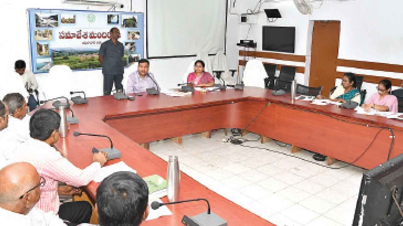 Deliver milled rice on time, Collector tells millers