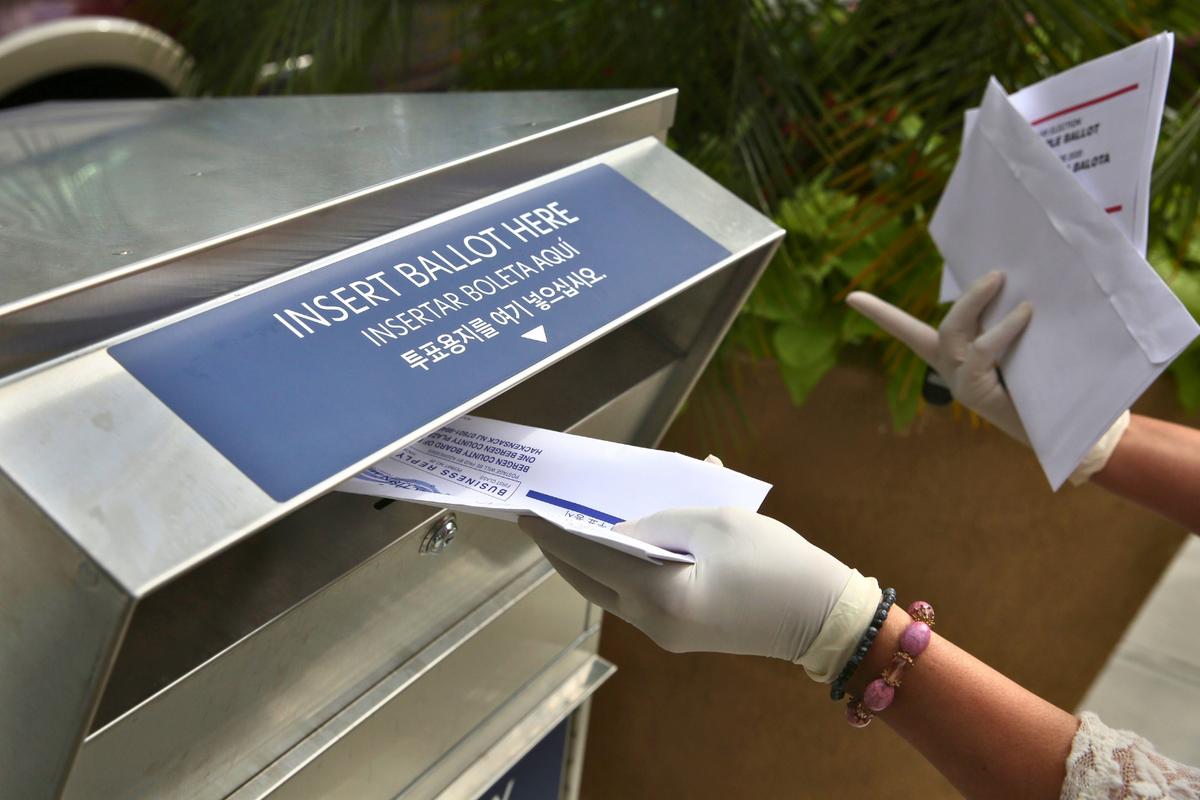 Democrats building a big lead ahead of Election Day