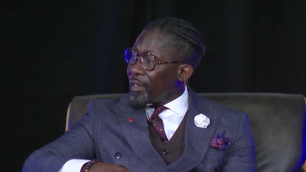 Detailing Ian Roberts' full criminal and immigration histories