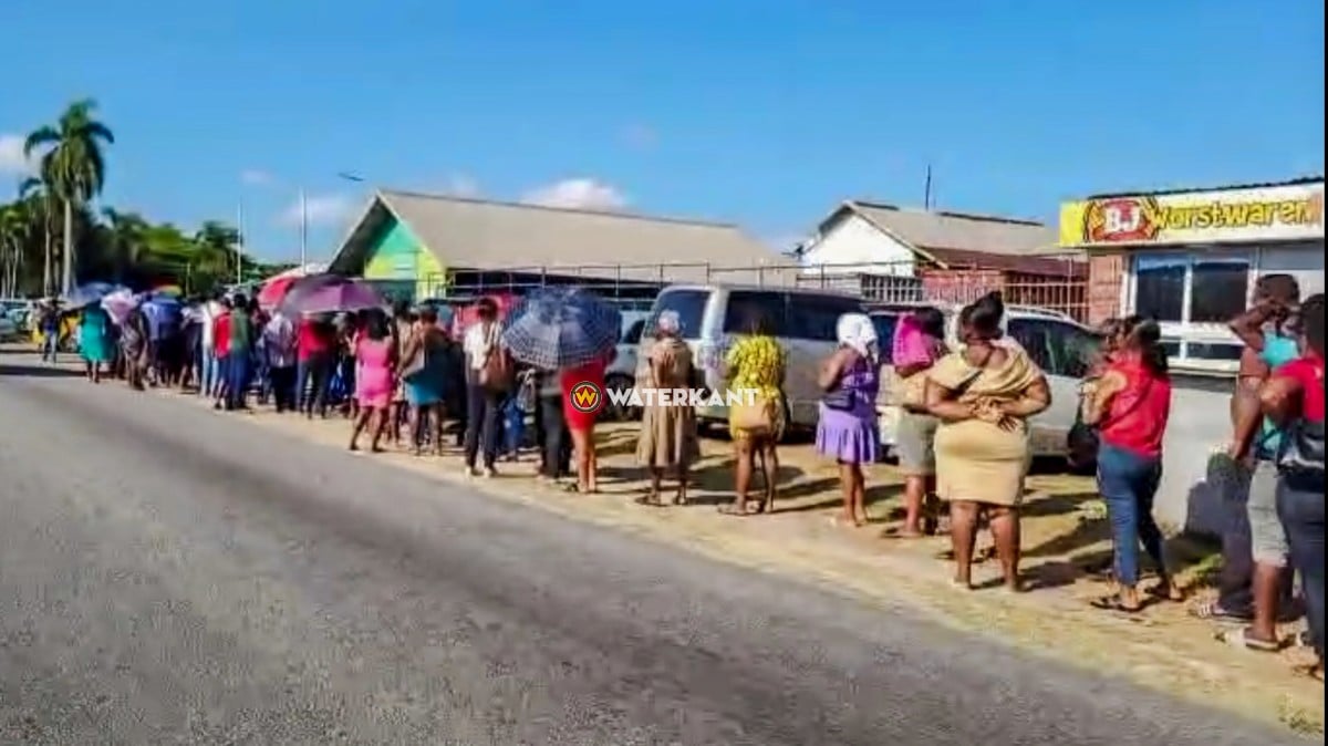 Drukte bij uitgifte van Monikarta bij KKF