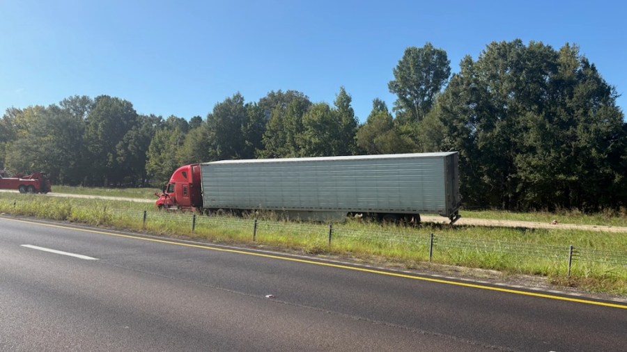 Fatal Hinds County crash involves two 18-wheelers, SUV